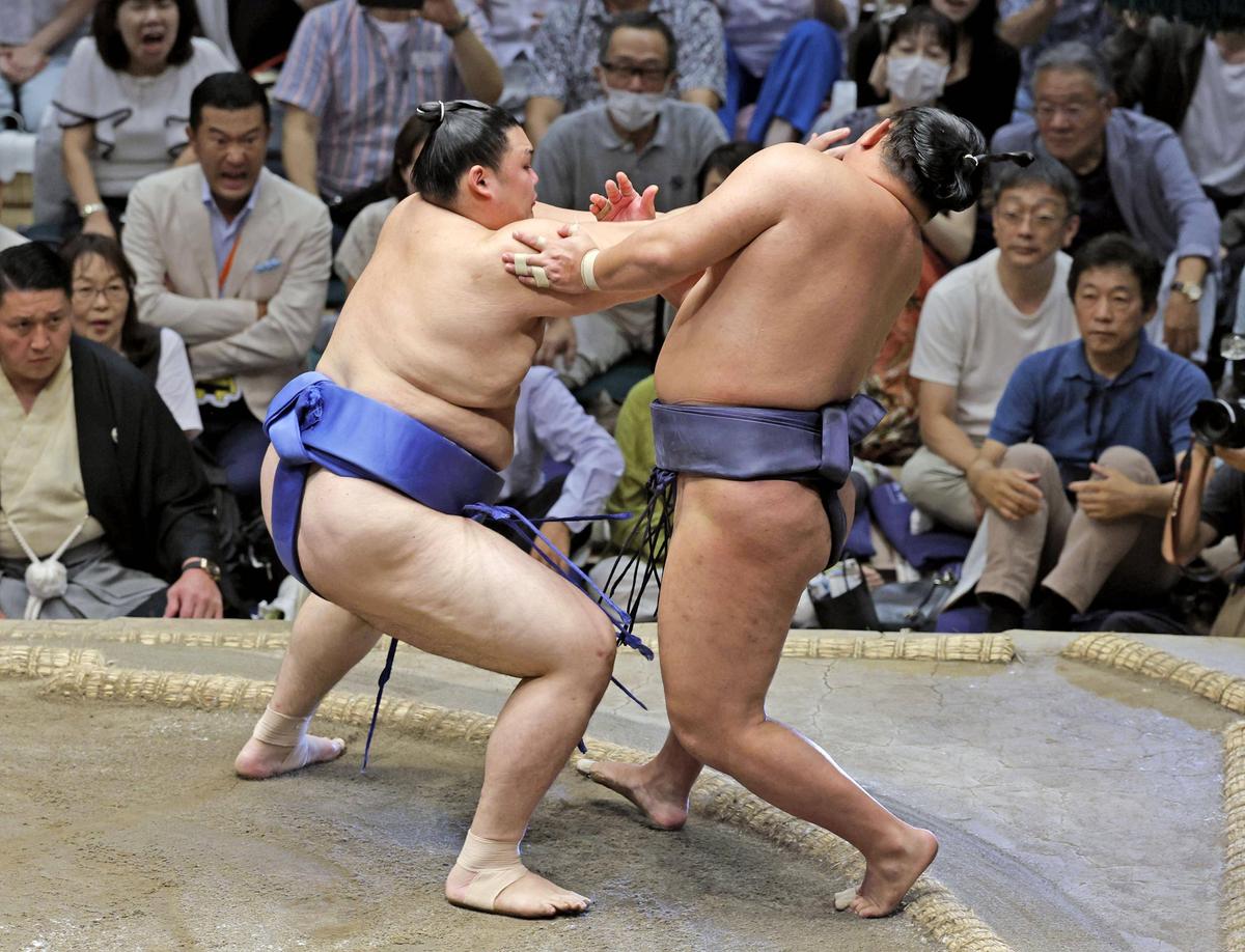 Un mongol a devenit yokozuna într-o ceremonie „mistică”: doar 73 de oameni mai reușiseră asta în istorie » Imagini rare de la Tokyo