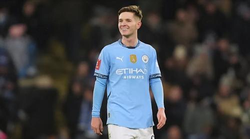 James McAtee, evaluat la 14 milioane de euro pe Transfermarkt.com, are 16 selecții și 6 goluri la naționala U21 a Angliei