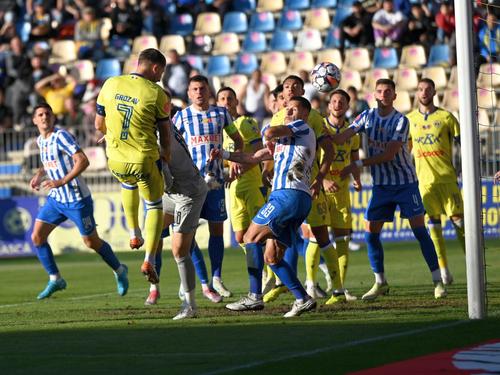 Atanaksoski, într-un duel cu Petrolul. Foto: Imago