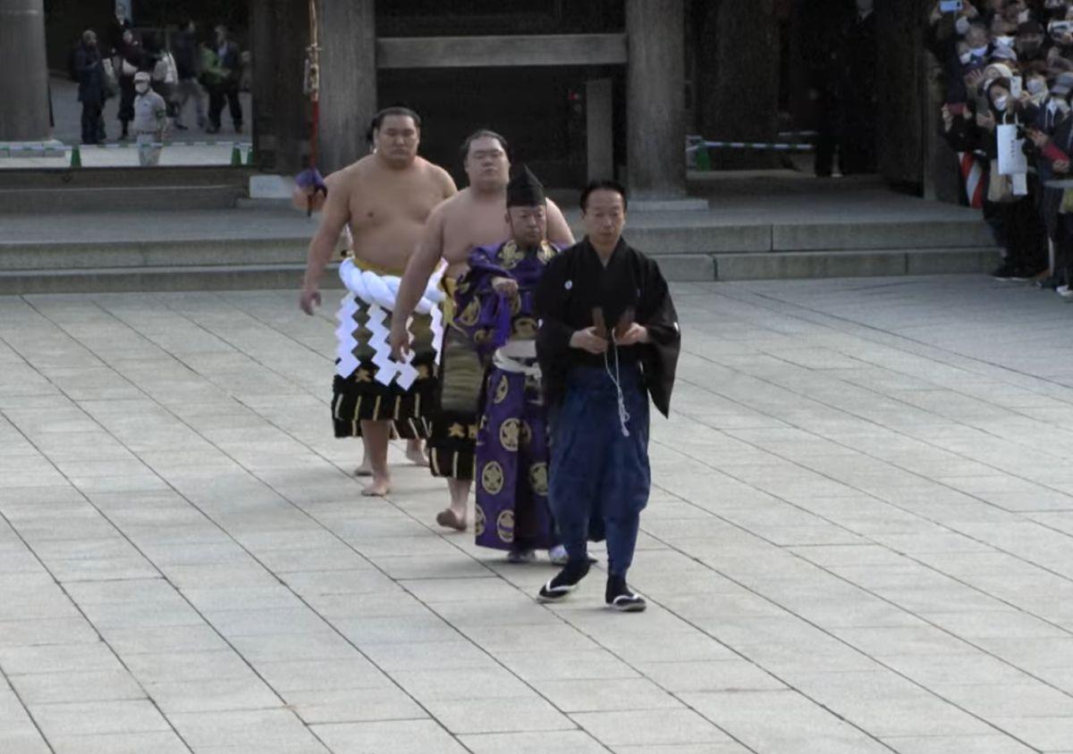 Un mongol a devenit yokozuna într-o ceremonie „mistică”: doar 73 de oameni mai reușiseră asta în istorie » Imagini rare de la Tokyo