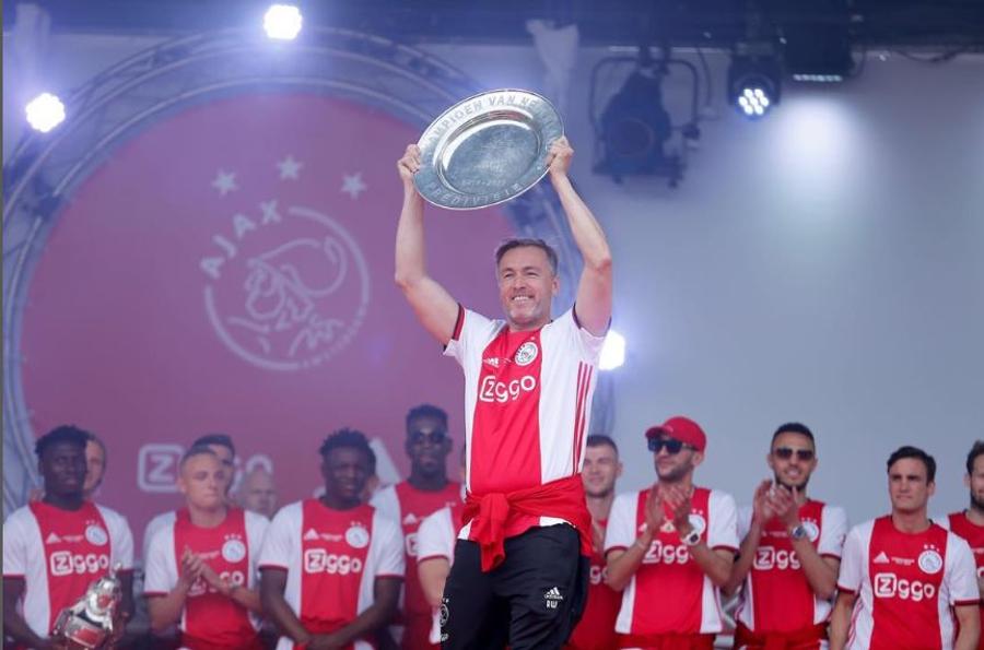 Gestul sfidător care l-a transformat în cel mai hulit fotbalist din Rotterdam » Au trecut 28 de ani, dar încă nu are curaj să meargă la meciurile lui Feyenoord