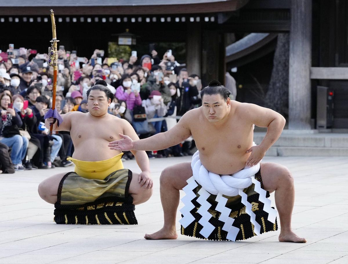 Un mongol a devenit yokozuna într-o ceremonie „mistică”: doar 73 de oameni mai reușiseră asta în istorie » Imagini rare de la Tokyo