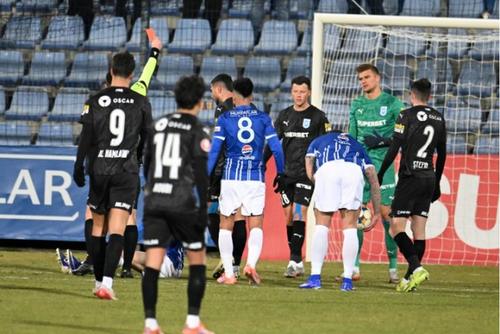 Isenko a fost eliminat în finalul meciului de la Ovidiu. Foto: sportpictures.eu