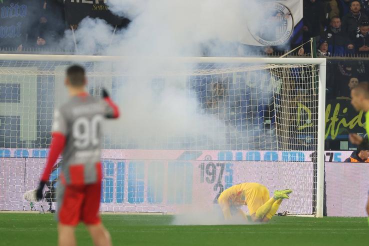 Emil Audero, portarul lui Cremonese, luat la țintă de suporterii lui Inter // FOTO: Imago Images