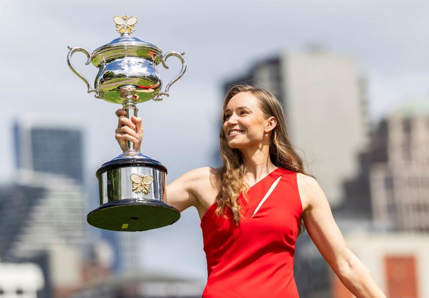Elena Rybakina cu trofeul de la Australian Open Foto: Imago Images