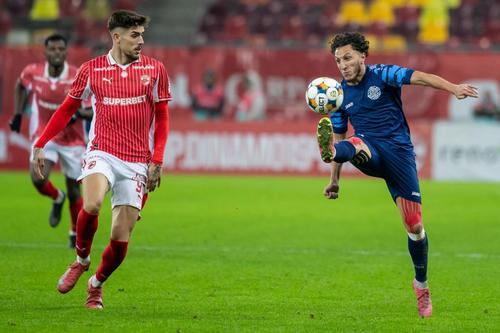 Yassine Zakir (dreapta) în Dinamo - Metaloglobus / Foto: Facebook Metaloglobus
