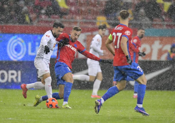 Mihai Lixandru și Darius Olaru în FCSB - Csikszereda // FOTO: Cristi Preda (GSP.ro)