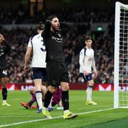 Radu Drăgușin, în acțiune în Spurs - Manchester City // foto: Guliver/gettyimages