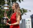 Elena Rybakina cu trofeul de la Australian Open Foto: Imago Images