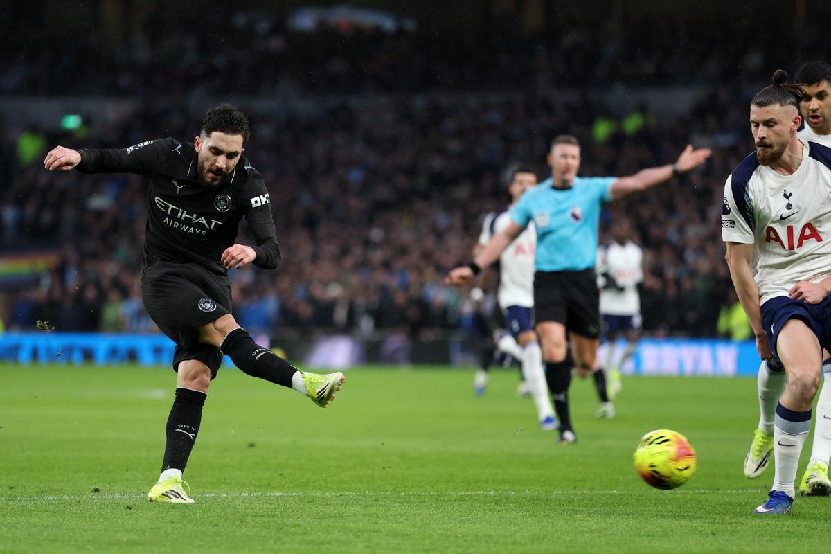 Cu Radu Drăgușin integralist, Tottenham a revenit miraculos cu Manchester City! Cum s-a descurcat românul