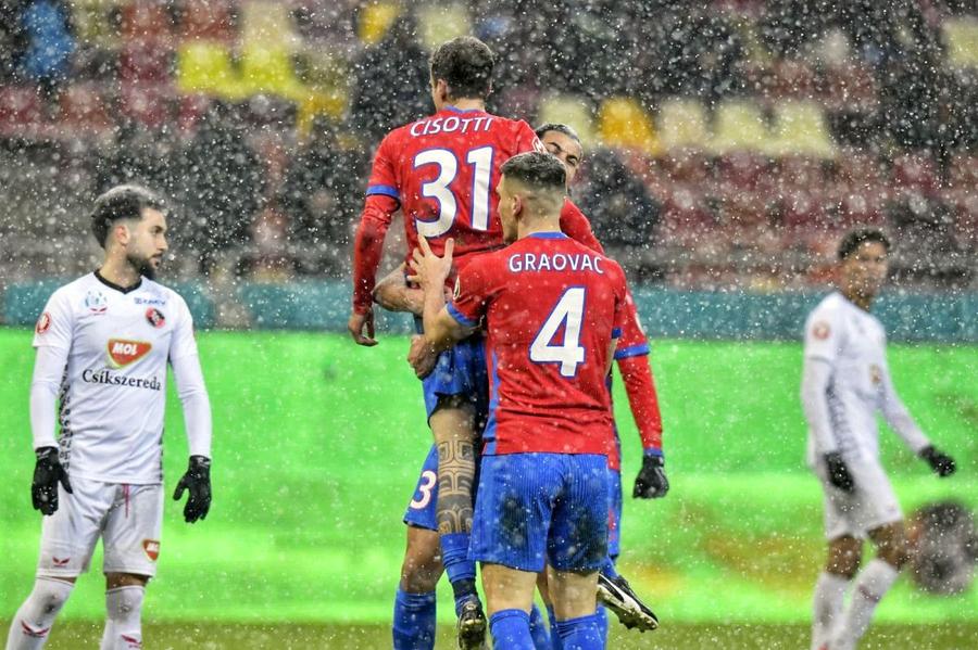 FCSB are un fotbalist rar: detaliu remarcabil