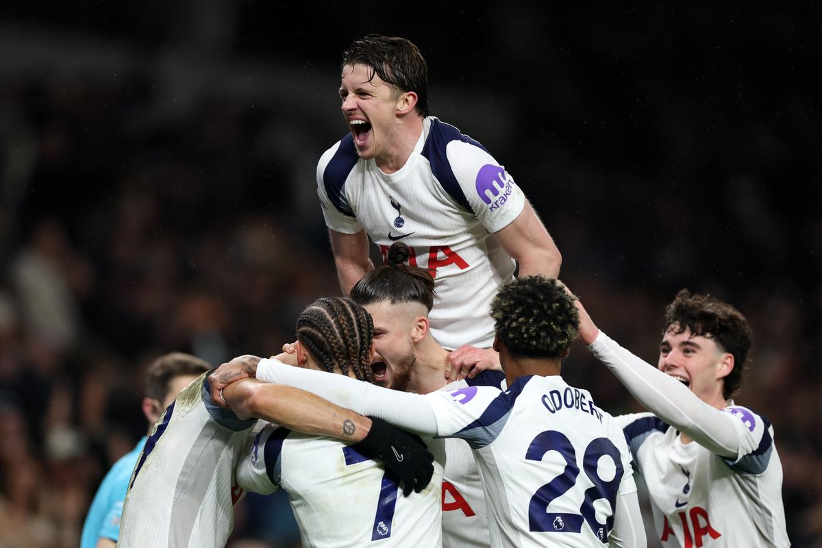 Radu Drăgușin în Tottenham - Manchester City