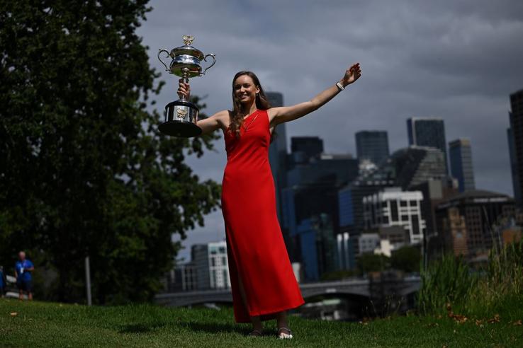 Elena Rybakina cu trofeul de la Australian Open Foto: Imago Images