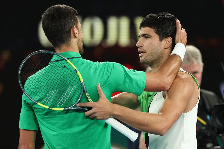 Cum a sărbătorit Alcaraz și cum a reacționat Djokovic după finala Australian Open 2026 / FOTO: GettyImages Novak Djokovic, după prima finală pierdută la Australian Open: „Am încredere mereu că pot câștiga, dar nu m-am așteptat, e o diferență”