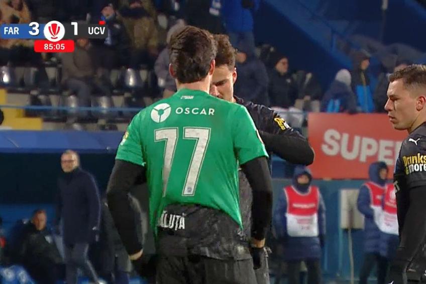 Tudor Băluță a devenit portar de ocazie în Farul - Craiova // FOTO: captură Orange Sport