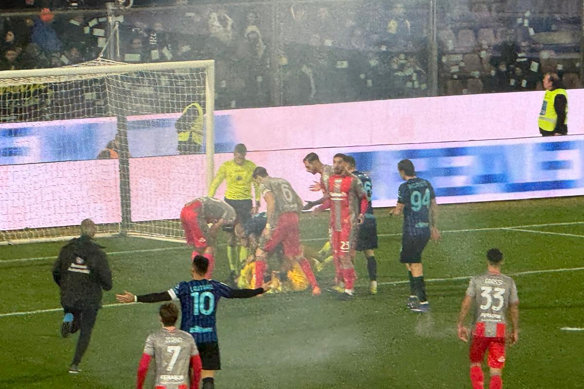 Portarul lui Cremonese, luat la țintă de suporterii lui Inter
