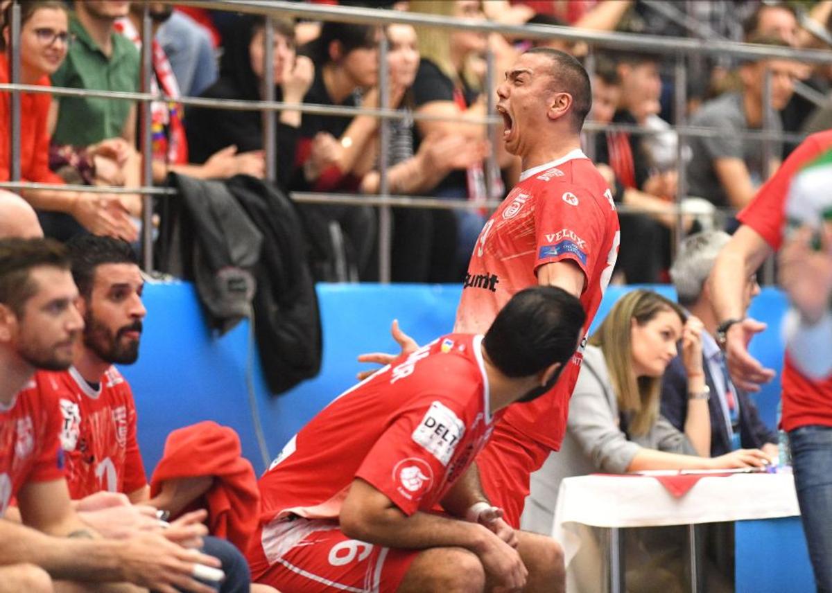 DINAMO ÎN LIGA CAMPIONILOR // VIDEO+FOTO Căpitanul Savenco așteaptă derby-ul cu Steaua: „Abia acum începe greul!” + ce spune despre fanii din Sala Dinamo
