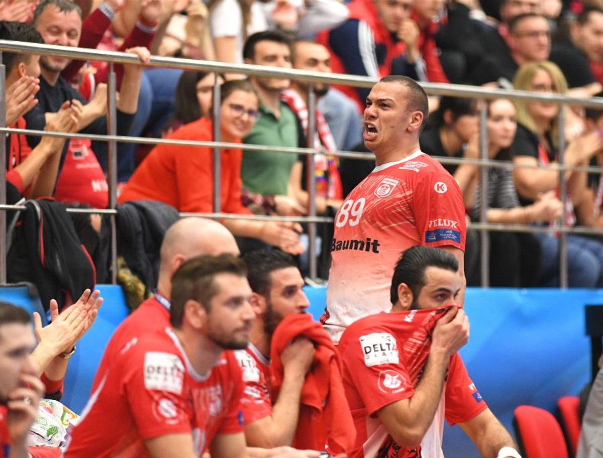 DINAMO ÎN LIGA CAMPIONILOR // VIDEO+FOTO Căpitanul Savenco așteaptă derby-ul cu Steaua: „Abia acum începe greul!” + ce spune despre fanii din Sala Dinamo