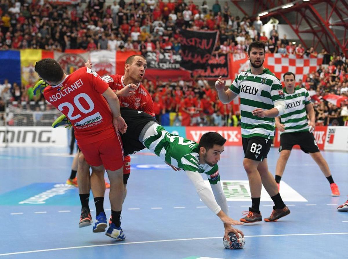 DINAMO ÎN LIGA CAMPIONILOR // VIDEO+FOTO Căpitanul Savenco așteaptă derby-ul cu Steaua: „Abia acum începe greul!” + ce spune despre fanii din Sala Dinamo