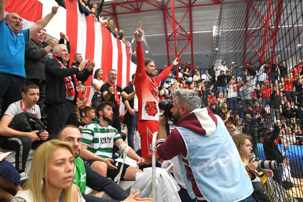 DINAMO ÎN LIGA CAMPIONILOR // VIDEO+FOTO Căpitanul Savenco așteaptă derby-ul cu Steaua: „Abia acum începe greul!” + ce spune despre fanii din Sala Dinamo