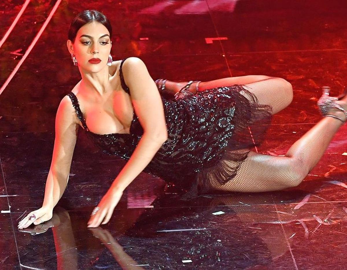 Banii vorbesc! TOP 10 cele mai bogate iubite de fotbaliști: Georgina lui Cristiano nici nu se atinge de top 3!