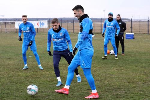 Alexandru Cicâldău (al doilea din stânga) nu va juca în Chindia - Universitatea Craiova // foto: Facebook @ Universitatea Craiova