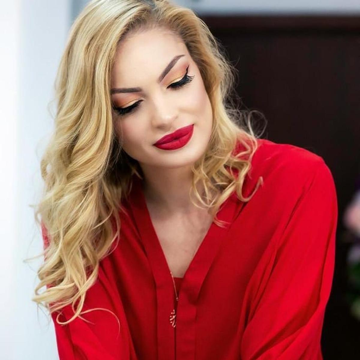 Valentina Pelinel