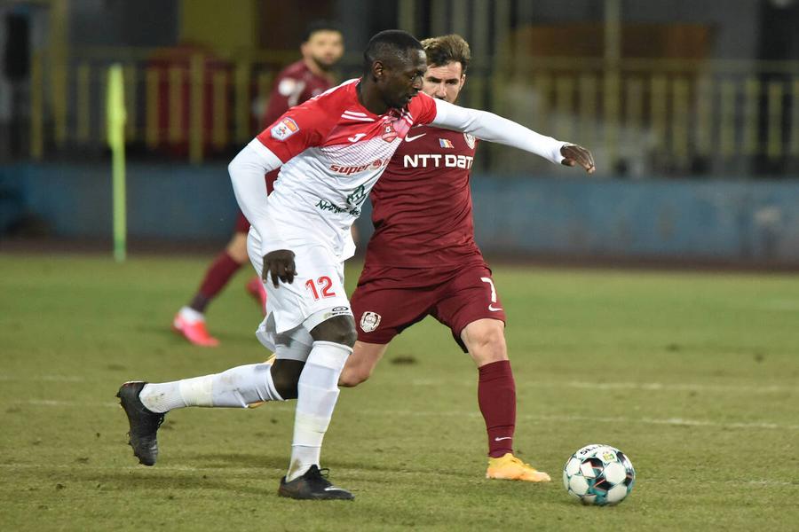 La 1,86 metri și 82 de kilograme, Viera a fost unul dintre cei mai puternici stoperi care au activat în Liga 1 în ultimii 15 ani // Foto: Imago Ousmane Viera a refuzat să mai joace și se face impresar: „Aduc talente în România” » Momente de pomină, după o carieră impresionantă: „Am crezut că Becali este președintele României”