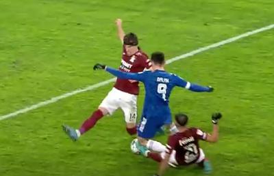 FCU Craiova ar fi trebuit să primească penalty în meciul cu Rapid: „Decizie clară” + greșeală și la golul Craiovei