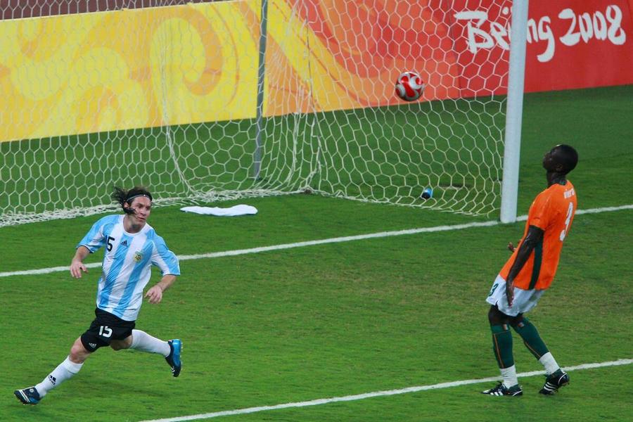 În 2008, Viera a dat piept cu Messi la Jocurile Olimpice. Argentina s-a impus atunci cu 2-1 în fața Coastei de Fildeș, Leo marcând primul gol al sud-americanilor // Foto: Imago Ousmane Viera a refuzat să mai joace și se face impresar: „Aduc talente în România” » Momente de pomină, după o carieră impresionantă: „Am crezut că Becali este președintele României”