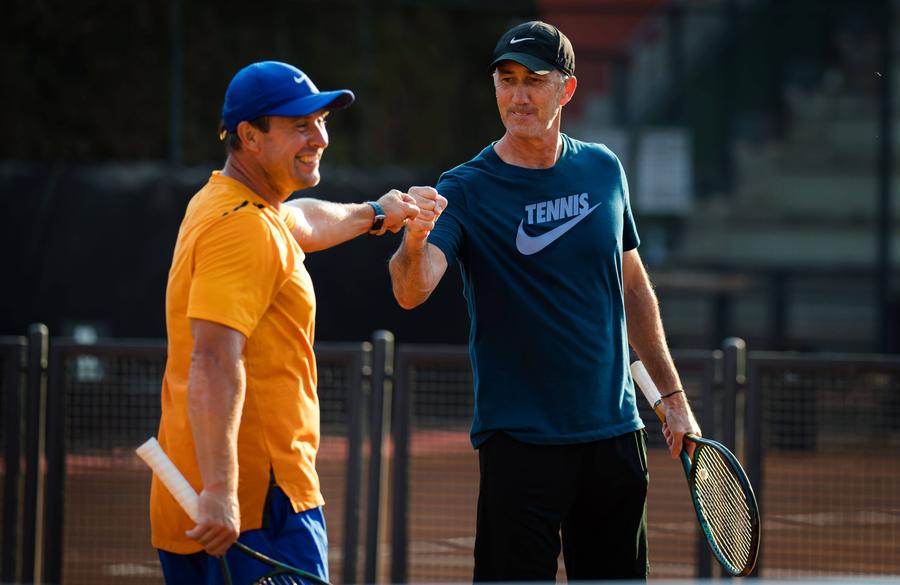 Artemon Apostu-Efremov alături de Darren Cahill FOTO Imago Images Gazeta a stat de vorbă cu fostul antrenor al Simonei Halep: „Poate oricând să câștige un titlu mare”
