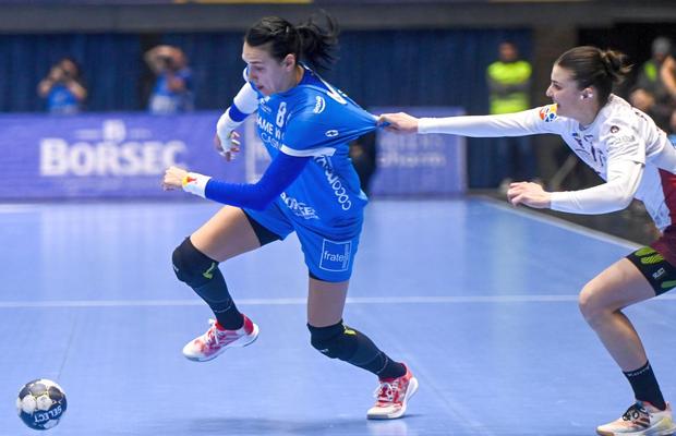 Rapid și-a aflat pedeapsa » Ce amendă a primit clubul după ce fanii au înjurat-o pe Cristina Neagu