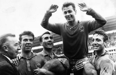 Just Fontaine, una dintre marile legende ale Franței, s-a stins în această dimineață. E golgheterul suprem la un Campionat Mondial