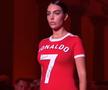 Georgina Rodriguez (30 de ani) a pășit pe podium într-o rochie specială, cu numele lui Cristiano Ronaldo, numărul 7 și autograful starului de la Al Nassr