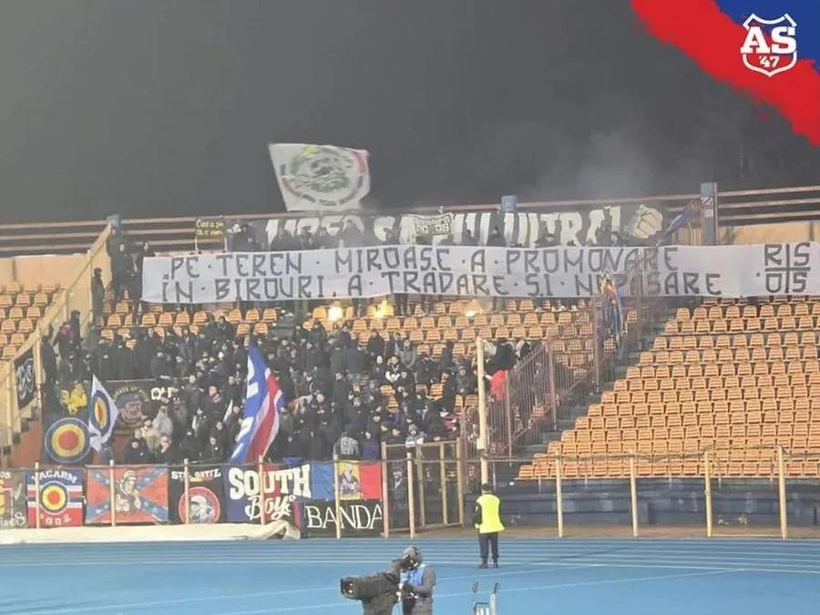 Mesajul ultrașilor de la Steaua, la meciul cu Ceahlăul Final de etapă în Liga 2 » Corvinul și FCU Craiova, egal care nu o ajută pe niciuna