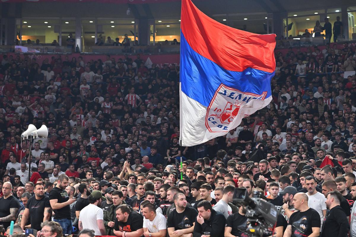 Imagini controversate la meciul dintre Steaua Roșie Belgrad și Zalgiris Kaunas
