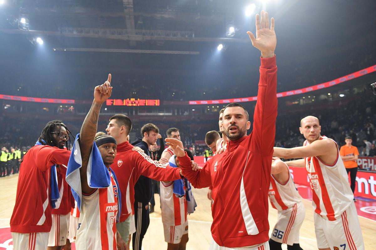 Imagini controversate la meciul dintre Steaua Roșie Belgrad și Zalgiris Kaunas