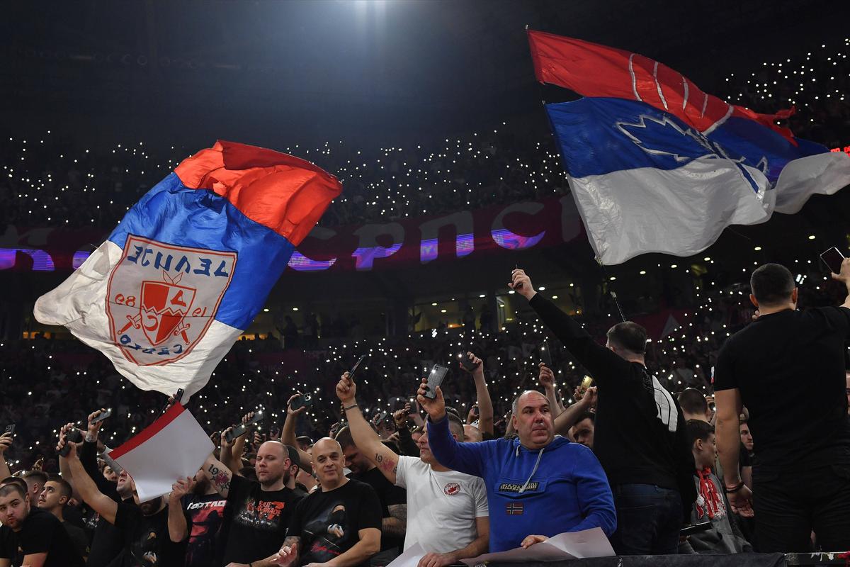 Imagini controversate la meciul dintre Steaua Roșie Belgrad și Zalgiris Kaunas