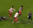 L-a „rupt” pe Darius Olaru! Intrare violentă și cartonaș roșu direct la Arad