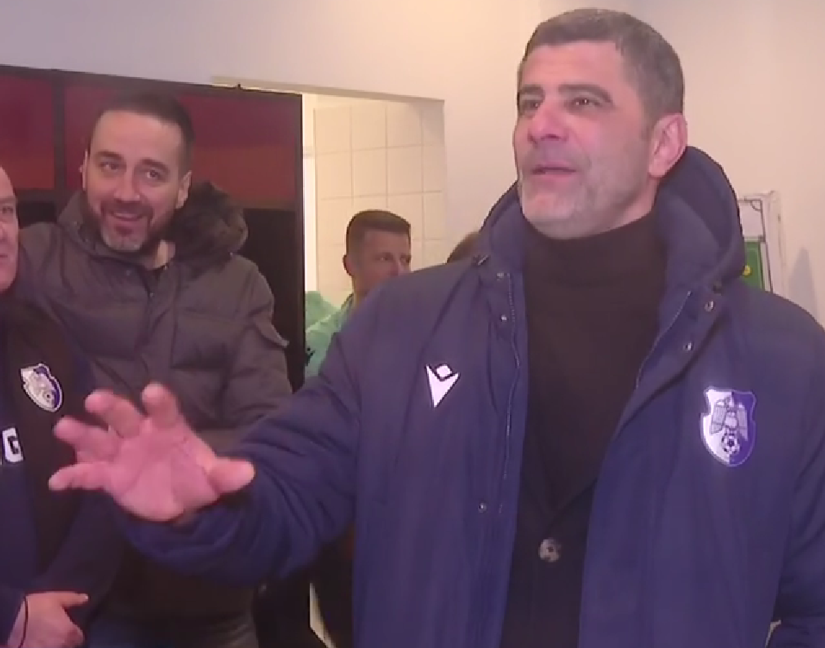 Imagini geniale în vestiar! » Dani Coman și Bogdan Andone au negociat prima în fața jucătorilor: „Atât vă dau!”