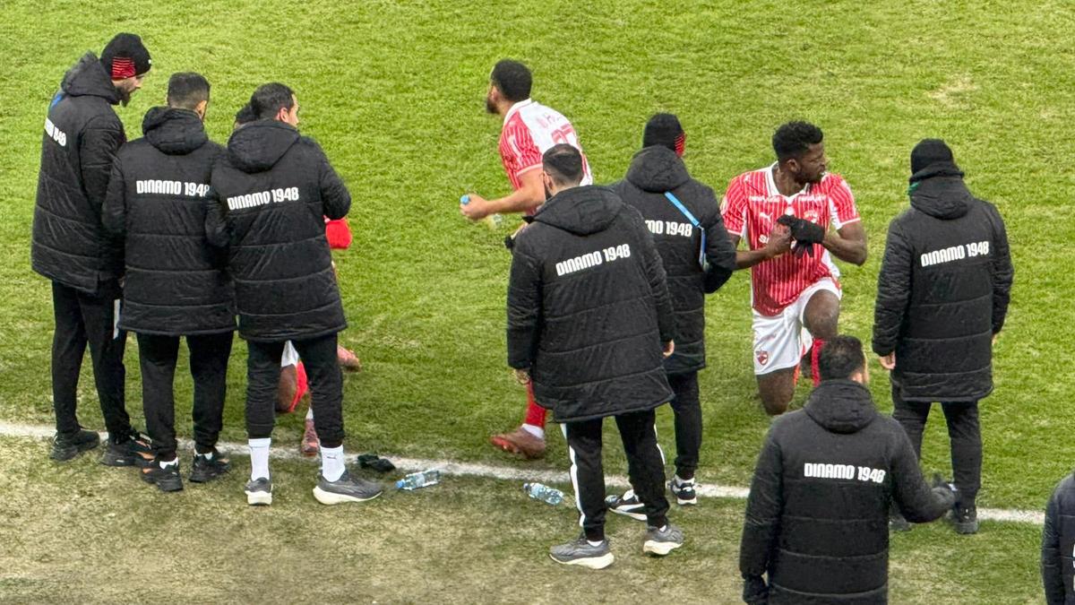 Meci oprit: de ce au îngenuncheat dinamoviștii la marginea terenului în minutul 10 cu FC Argeș