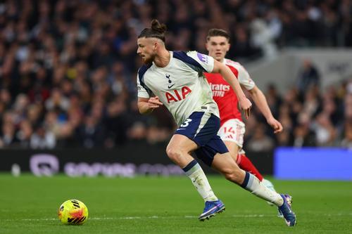 Radu Drăgușin a fost titular duminică pe „Craven Cottage” în derby-ul Fulham - Tottenham 2-1 / Foto: Imago Images