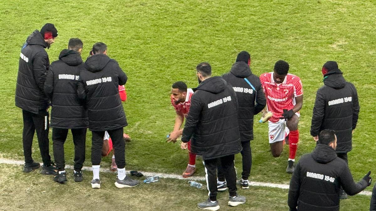 Meci oprit: de ce au îngenuncheat dinamoviștii la marginea terenului în minutul 10 cu FC Argeș