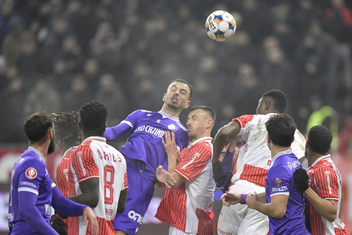 Dinamo - FC Argeș 0-1 » GAME OVER: FCSB e oficial în play-out!! Dinamo a jucat doar o repriză cu FC Argeș, își periclitează șansele la titlu, dar îi semnează sentința marii rivale