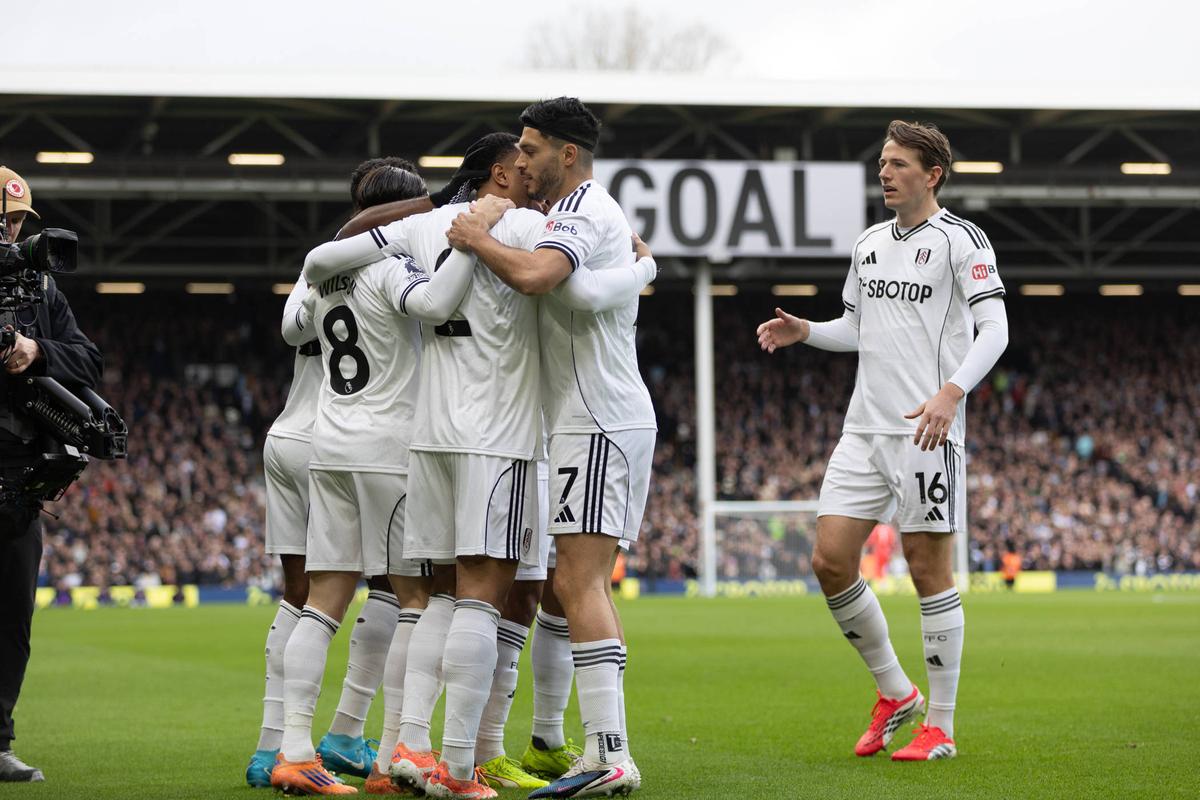 Notele englezilor pentru Radu Drăgușin, după Fulham - Tottenham: „Pur și simplu nu funcționează”