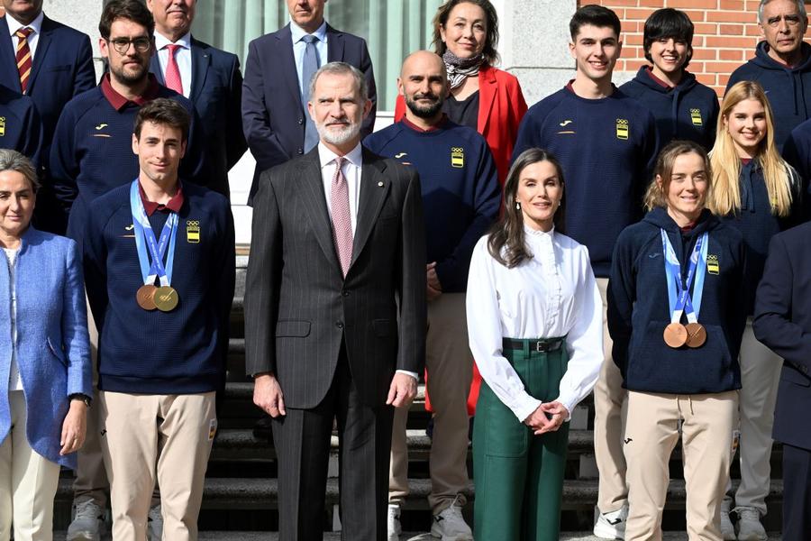 Oriol Cardona și Ana Alonso, primiți de Regele Felipe al VI-lea și Regina Letizia a Spaniei Foto: Imago Images Sperietura medaliatei olimpice a Spaniei la Jocurile de la Milano Cortina » Unde dispăruseră distincțiile de bronz?
