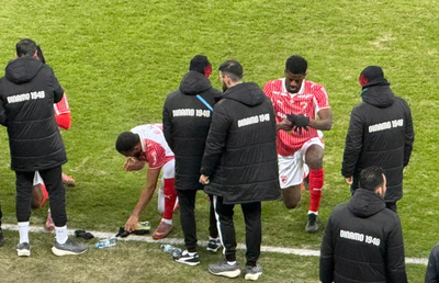 Meci oprit: de ce au îngenuncheat dinamoviștii la marginea terenului în minutul 10 cu FC Argeș