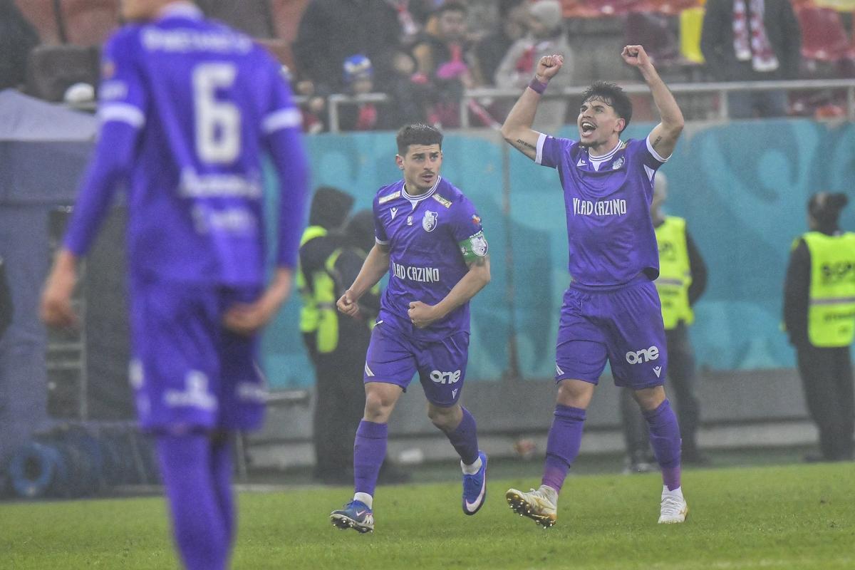 Dinamo - FC Argeș 0-1 » GAME OVER: FCSB e oficial în play-out!! Dinamo a jucat doar o repriză cu FC Argeș, își periclitează șansele la titlu, dar îi semnează sentința marii rivale