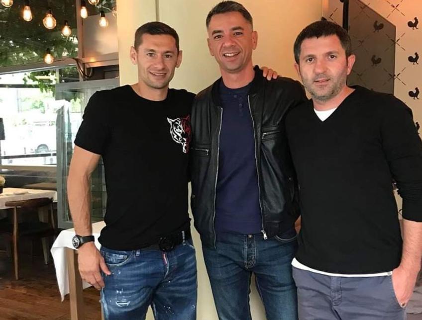 Octavian Grozea (centru), alături de Sepsi (stânga) și Cătălin Munteanu (dreapta)