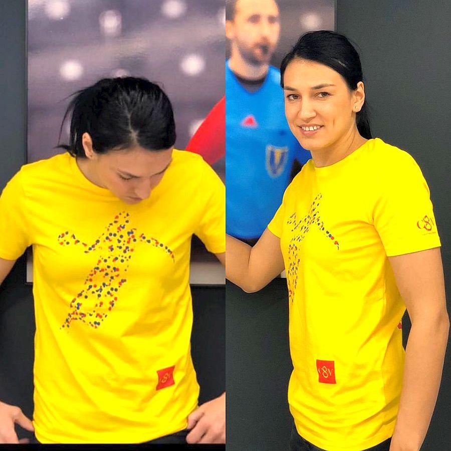 Așa arată tricourile pe care Neagu le vinde online, iar banii îi va folosi în scop umanitar Cristina Neagu se implică în lupta contra COVID-19 » Cum va dona bani handbalista